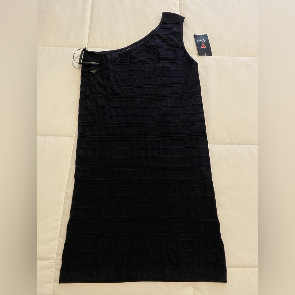 Guess one shoulder dress - Size M/L New with tags! 🏷️ Fitted and textured style